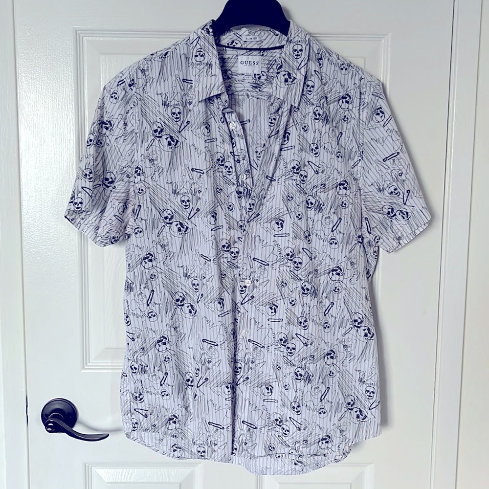 Slim fit, guess men’s button up skull T-shirt